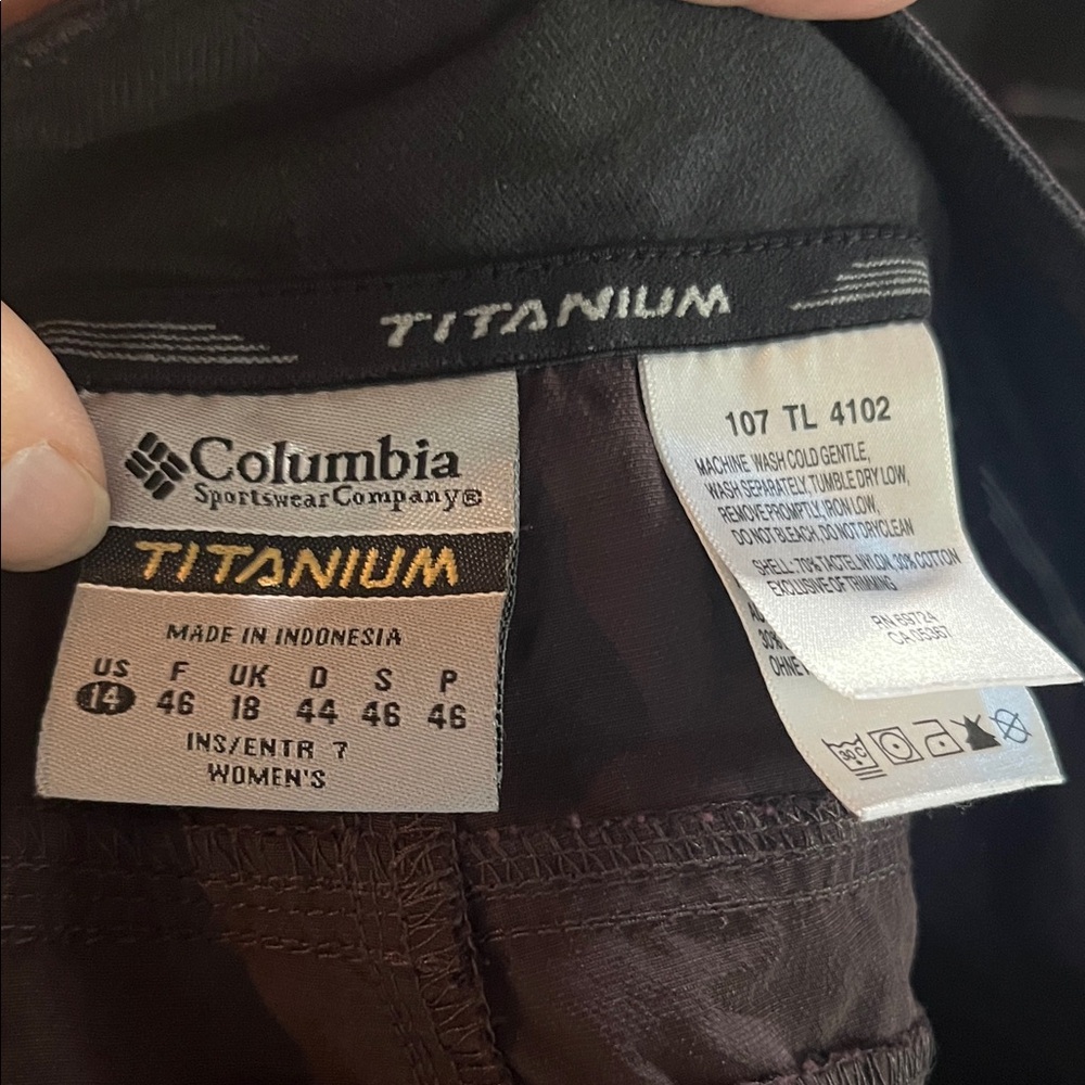 Columbia Women's Titanium Athletic Shorts - plum